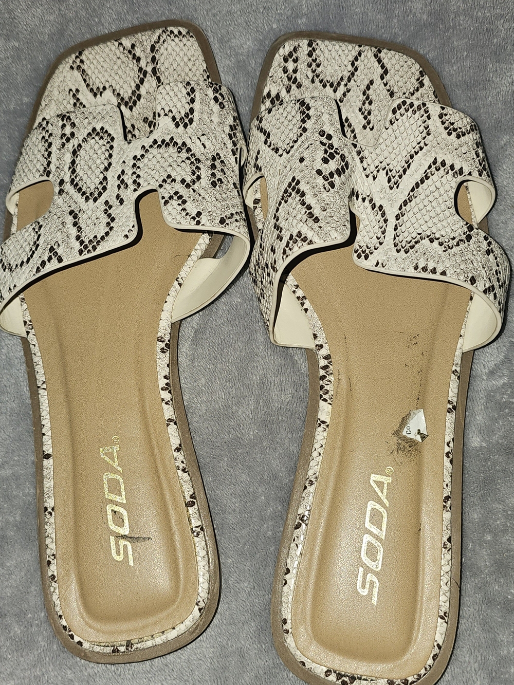 Soda Womens Slide Sandals Snakeskin Print White Tan